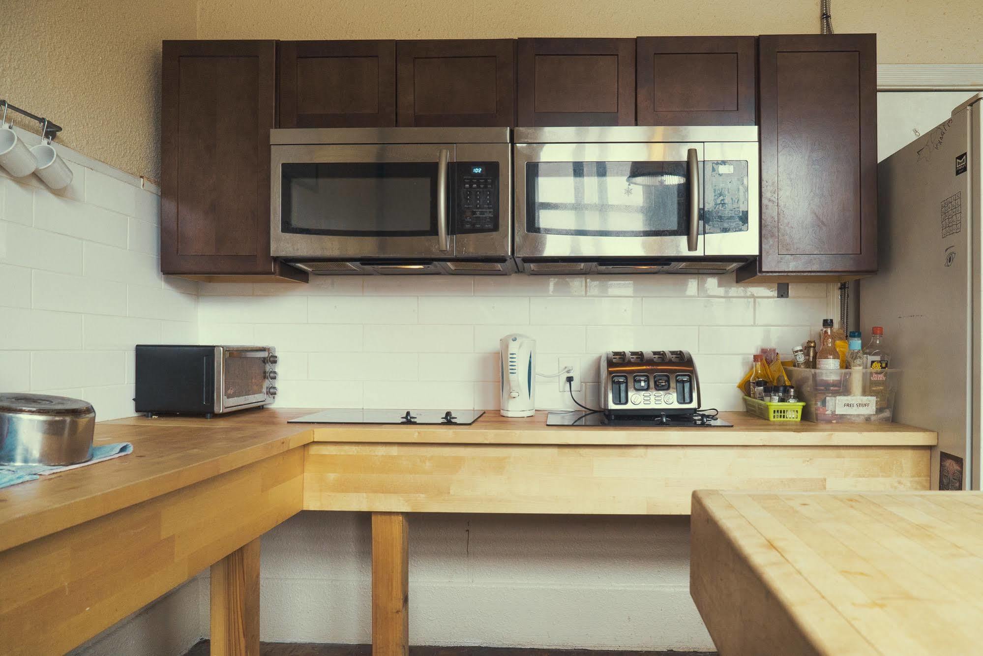 The Cambie Hostel Gastown แวนคูเวอร์ ภายนอก รูปภาพ